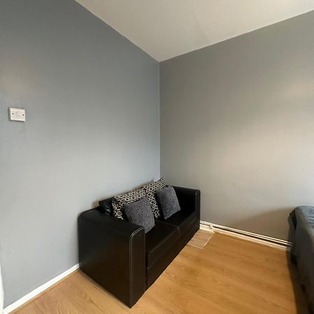 1 Bedroom Flat In Whitechapel, Лондон Екстер'єр фото