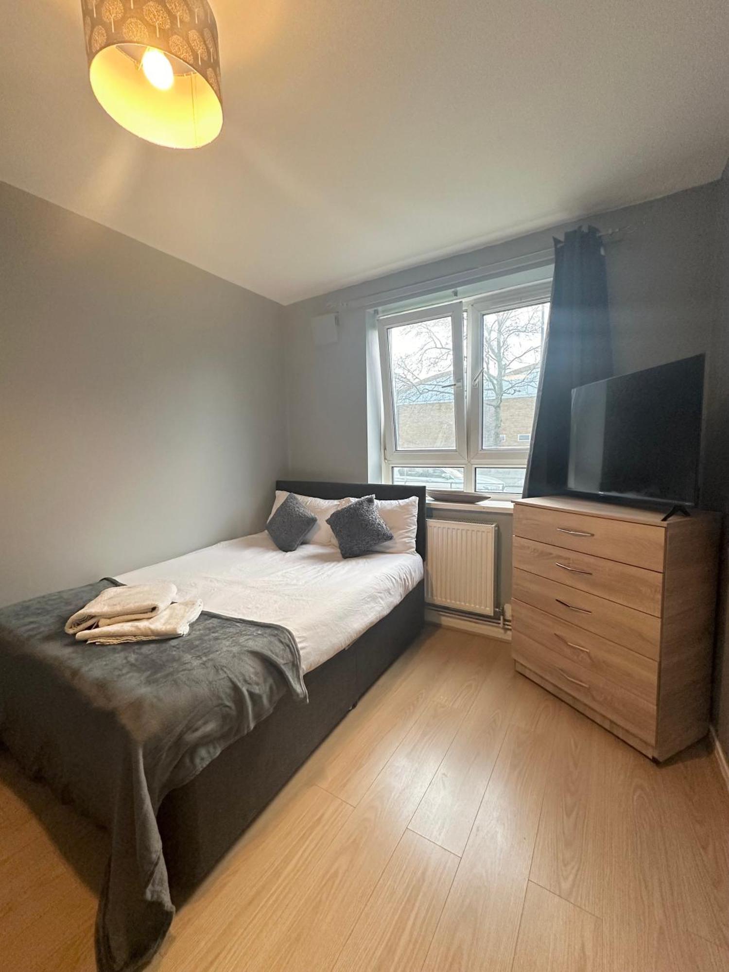 1 Bedroom Flat In Whitechapel, Лондон Екстер'єр фото