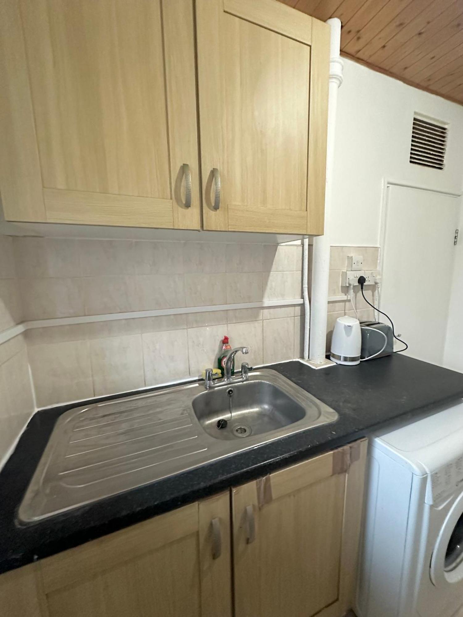 1 Bedroom Flat In Whitechapel, Лондон Екстер'єр фото