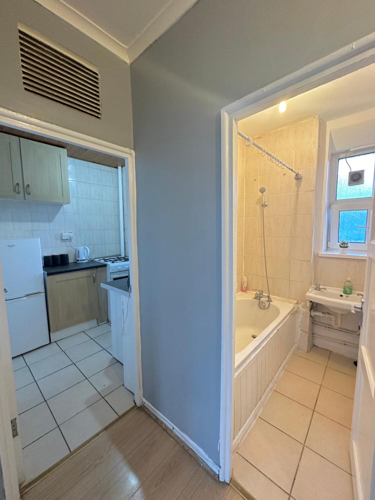 1 Bedroom Flat In Whitechapel, Лондон Екстер'єр фото