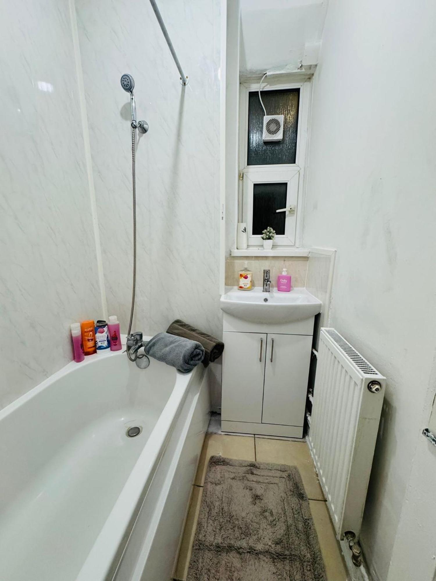 1 Bedroom Flat In Whitechapel, Лондон Екстер'єр фото