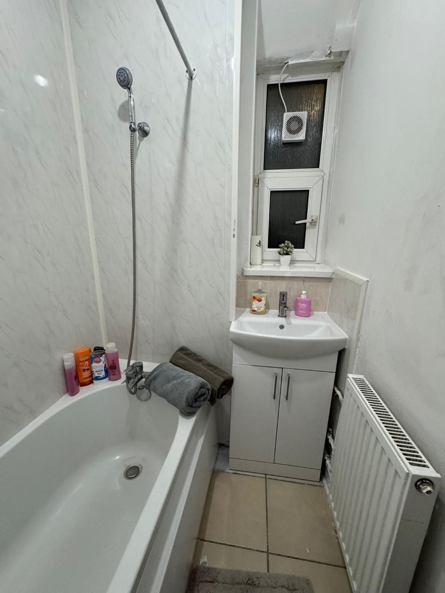 1 Bedroom Flat In Whitechapel, Лондон Екстер'єр фото